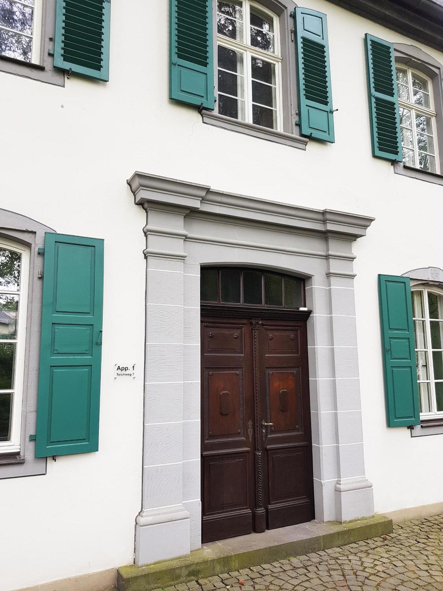 Ehem. Sommerresidenz Von Fuerst Friedrich Iii. App.1 Und App.2 Kirn Luaran gambar
